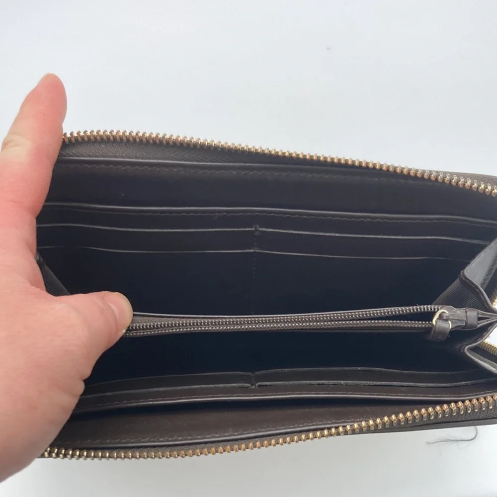 GUCCI GG LOGO TAN BROWN ZIPPY WALLET - Picture 8 of 17